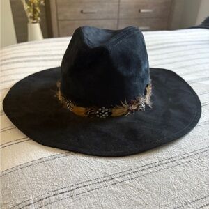 Hat wide brim, black with Feather Detail. Faux suede
